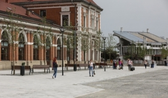 Felújították a kolozsvári pályaudvar előtti teret
