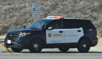 Amerikai tüntetések - Kaliforniában fejbe lőttek egy seriff-helyettest, a minisztérium a rendőrök elleni támadásokra figyelmeztet