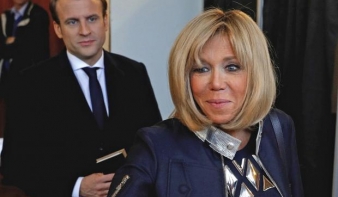Aláírást gyűjtenek, hogy Macron felesége ne lehessen first lady