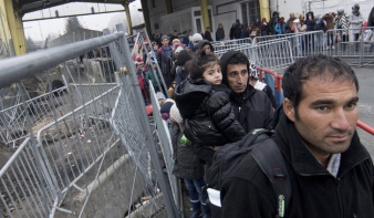 Ausztria bekeményített: 50 ezer menekültet toloncolnak ki
