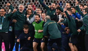 Olaszország nyerte a mediterrán derbit, döntőbe jutott az Eb-n