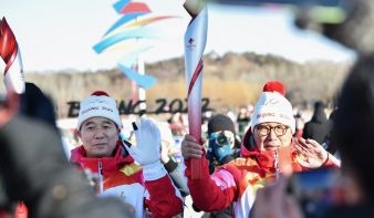 Robotok is váltanak Pekingben az olimpiai fáklyafutáson