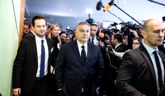 Közös döntéssel felfüggesztették a Fidesz néppárti tagságát 