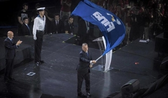 Orbán Viktor átvette a FINA-zászlót Kazanyban