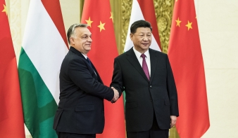 Orbán Viktor Pekingben a Budapest és Bukarest közötti nagysebességű vasútvonalról is tárgyalt
