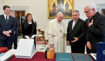 Ferenc pápa Orbán Viktornak: Ti Szent Márton népe vagytok