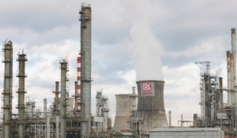 Kétmilliárd eurós vagyonzárat rendeltek el a Lukoil ellen Romániában