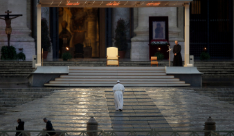 Miért a Mária-ikon és a csodatevő feszület előtt imádkozott Ferenc pápa a Szent Péter téren?