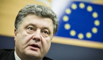 Porosenko porrá verte ellenfeleit Ukrajnában