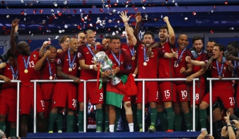 Portugália hosszabbításban nyerte történelmi aranyát