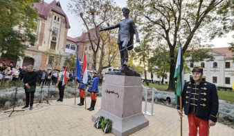 Leleplezték Petőfi új szobrát Szatmárnémetiben