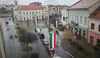 Sepsiszentgyörgy: román zászlókat akar a magyar mellé a prefektus 
