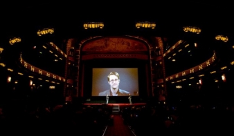 Snowden: Túlságosan is bízunk a Facebookban