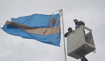 Hargita megye prefektusa kifogásolja a megyezászlóvá választott székely zászlót