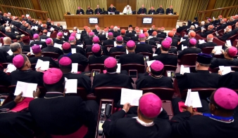 Vatikán: Nem változik a házasságról szóló tanítás, de...