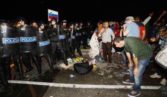 Könnygázt vetettek be a szlovén-horvát határon