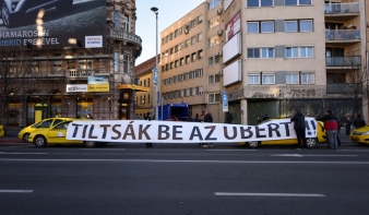 Budapest: Tovább blokkolják a belvárost a taxisok