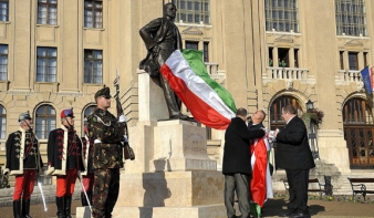 Debrecen: Visszakerült a régi helyére Tisza szobra