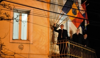 Temesvár 25 – Tőkés a lyukas román zászlót is kitűzte Váradon