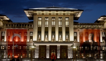 A világ legnagyobb palotájába költözik a török elnök