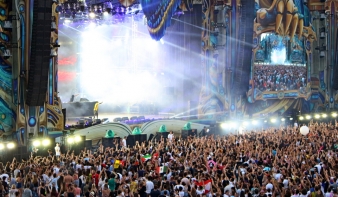 Armin van Buuren mind felett az Untoldon 
