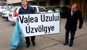 Hétfőn kétnyelvű helységnévtáblákat állítanak Úzvölgyében