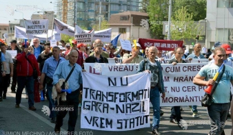 Több mint kétezer vasutas tüntetett Bukarestben