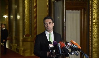 Hol ezt, hol azt mondta a Jobbik elnöke az alkotmánymódosításról