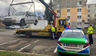 Folytatódik a roncsautók elszállítása a közterületekről