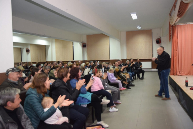 Ihos József kabaréturnéja vidámságot hozott a máramarosi magyar közösségeknek
