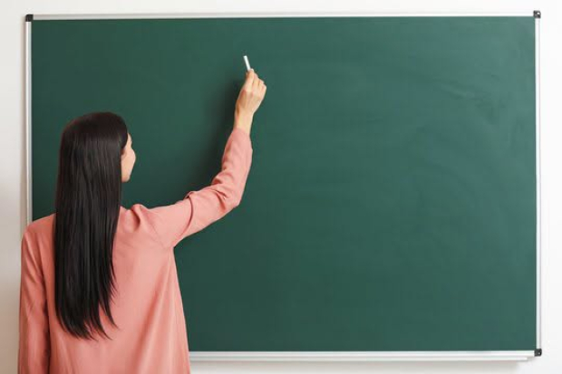 Csökkenhet az iskolavezetők kötelező óraszáma