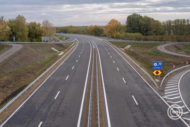 Átadták az M49-es gyorsforgalmi út első szakaszát – 2029-re Szatmárnémetiig érhet az új útkapcsolat
